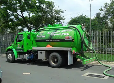 Evacuación, transporte y disposición de lodos y aguas residuales
