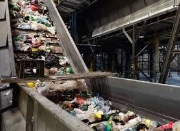 Planta técnica para la recolección de residuos industriales en Usaquén con maquinaria de separación.