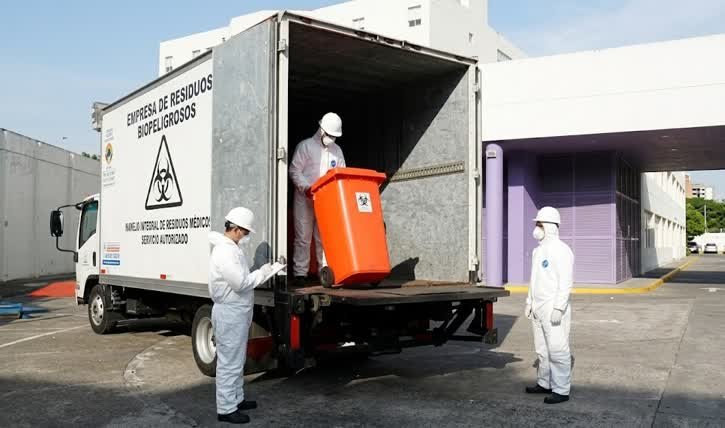 Contamos con protocolos rigurosos para la gestión de residuos industriales en Fontibón asegurando un transporte seguro y cumplimiento legal.