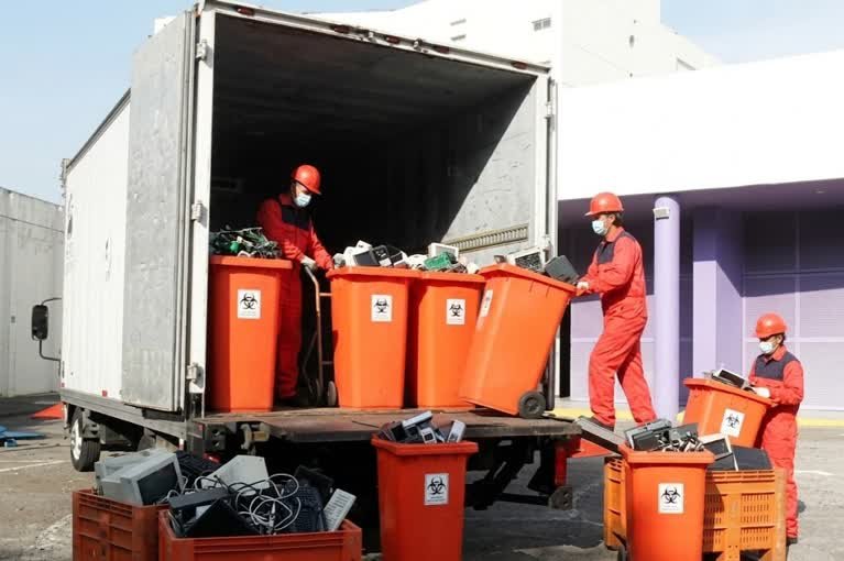 Gestión de residuos industriales Antonio Nariño carga de equipos.