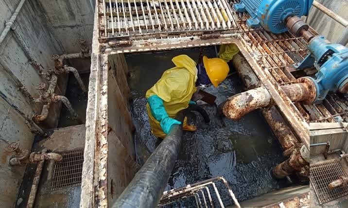 Gestión de residuos peligrosos en Cundinamarca y limpieza de lodos industriales.